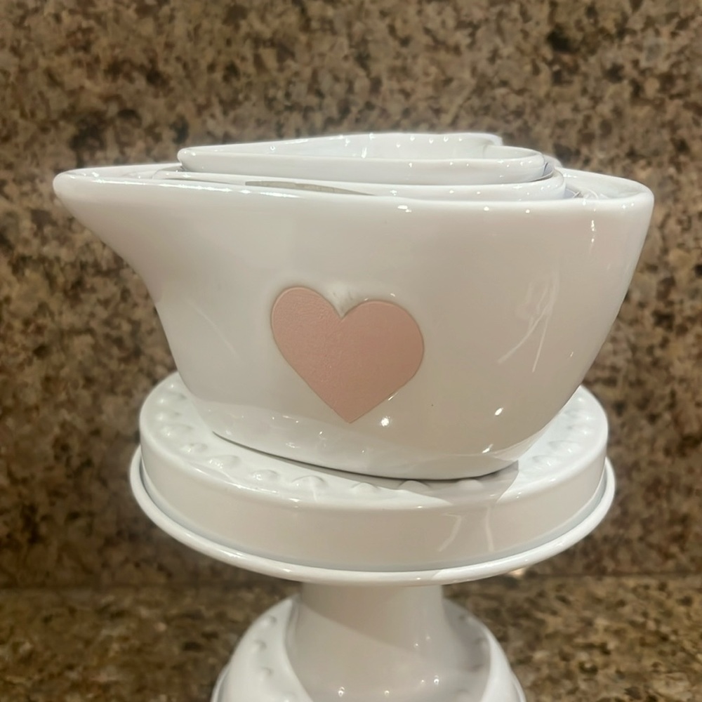 Bake Shop Heart Shaped Measuring Cups